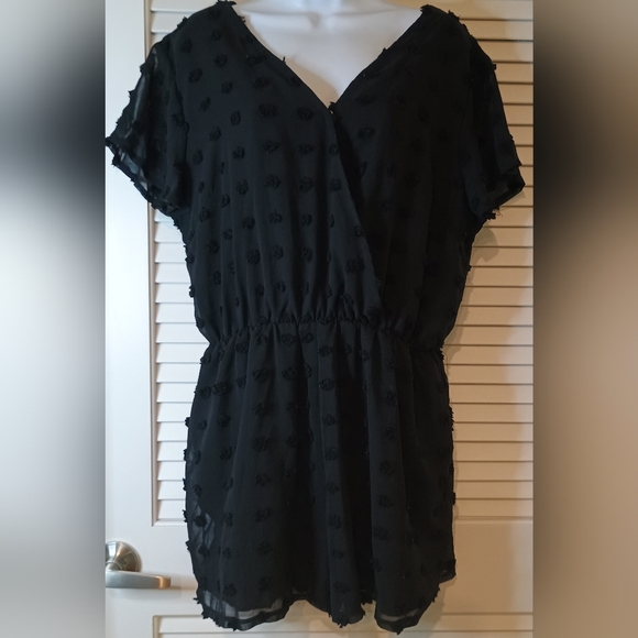 Angashion Pants - NWT Angashion Cute Casual Black Sheer Sleeves Textured PolkaDots Romper Size XL
